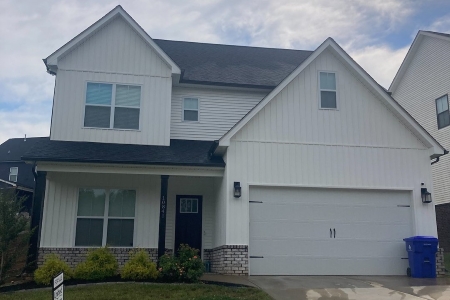 Soft Washing vs. Pressure Washing in Farragut, TN: What’s Safe for Vinyl, Brick, and Painted Surfaces?